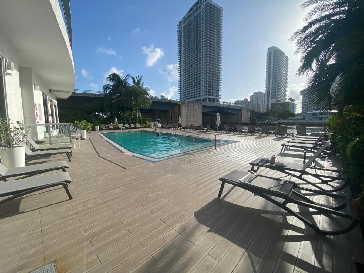 Studio In Hallandale 2 Beds Галландейл-Біч Екстер'єр фото